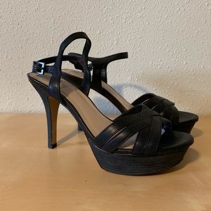 Very comfortable Vince Camuto platform heels